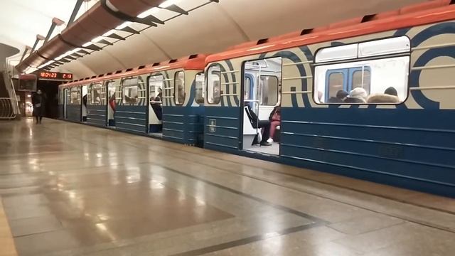 81-717/714.5М Перекраска Московский транспорт На станции Кожуховская смотреть онлайн