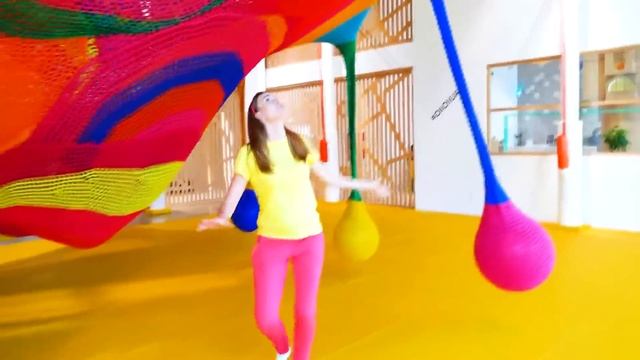 Vlad and Niki have fun in museums and playgrounds смотреть онлайн