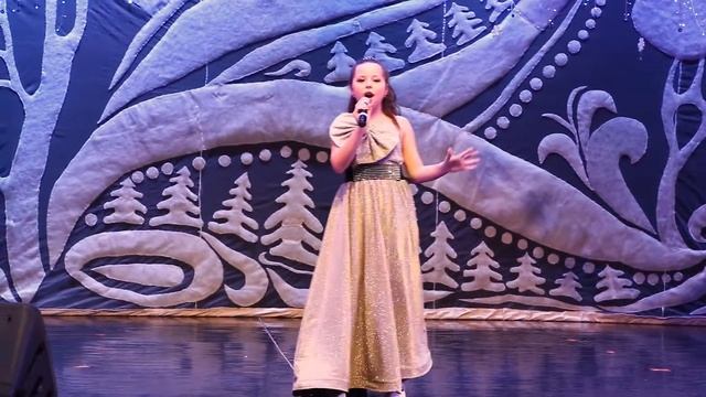 Girl on Fire (by Alicia Keys) поёт Елизавета Виноградова, 9 лет смотреть онлайн