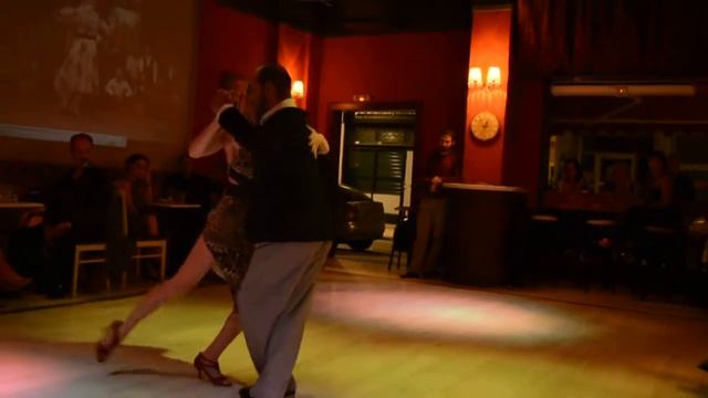 Santiago Castro & Nadia Cronidu - 3/4 - Tango Bar смотреть онлайн