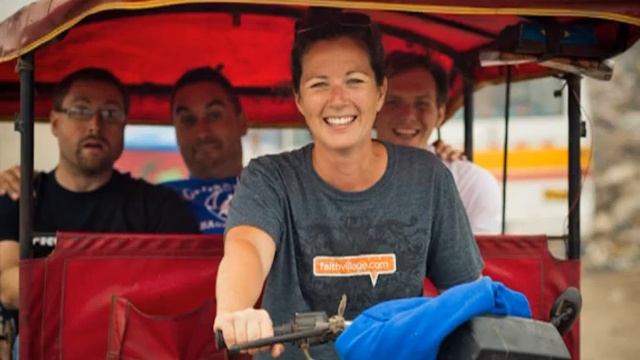 Trujillo, Peru: A Photo Slideshow (Music: Beautiful Things by Gungor) смотреть онлайн