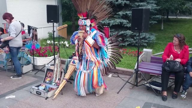 индеец из Эквадора. День города. Тюмень. 26 июля 2015 смотреть онлайн