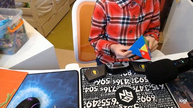 я научился собирать пирамидку рубика