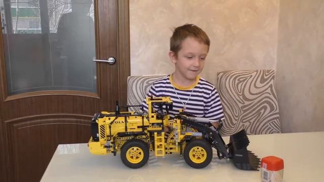 Лего Техник 42030, Lego Techic 42030 автопогрузчик Volvo L350F с ДИСТАНЦИОННЫМ управлением НОВЫЙ смотреть онлайн