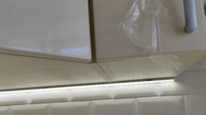 МОНТАЖ ПРОФИЛЕЙ И СВЕТОДИОДНОЙ ЛЕНТЫ НА КУХНЕ.