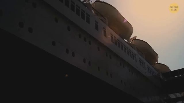 Ship 5 Times Bigger Than Titanic Sets Sail смотреть онлайн