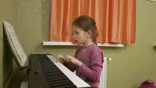 Танец. В лапку шмель берет смычок смотреть онлайн