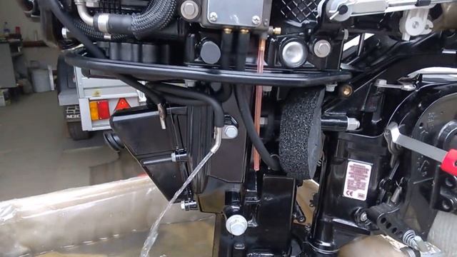 Лодочный мотор Mercury ME F20 EFI 2 часть Вода из под тяги переключения передачи! смотреть онлайн