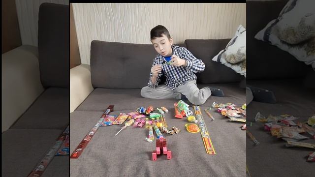 СЪЕЛИ ОЧЕНЬ МНОГО СЛАДОСТЕЙ СЛИПЛА ПОПА смотреть онлайн