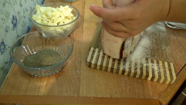 ?ВКУСНОЕ СОЛЕНОЕ САЛО С ЧЕСНОКОМ ПО-ДОМАШНЕМУ?РЕЦЕПТ ! смотреть онлайн