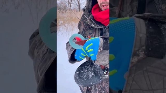 щука на жерлицы.mp4