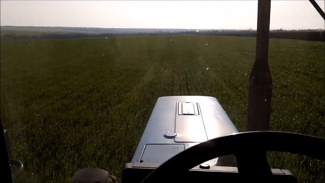 Вносим гербицид Гренадер по пшенице. МТЗ-82.1 Опрыскиватель 800л 16м смотреть онлайн