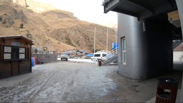Elbrus Time, Поляна Азау, обзор Приэльбрусья, Эльбрус, Чегет, Терскол, 5642, горы КАВКАЗА. смотреть онлайн