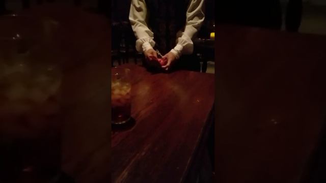 How to make the rose napkins at Be our Guest restaurant in Disney's Magic Kingdom смотреть онлайн