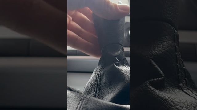 DIY SKODA OCTAVIA mk2/a5 Changing the gear lever plaquette/badge замена шильдика рукоятки кпп смотреть онлайн
