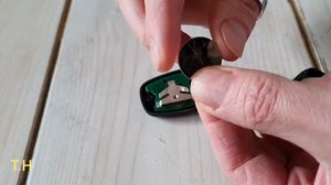 how to replace the battery of peugeot 206cc key?