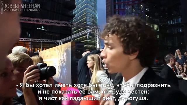 ROBERT SHEEHAN Interview CITY OF BONES Europa Premiere Berlin (russian Subtitles)