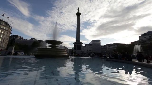 Lord Nelson's monument from a fountain смотреть онлайн