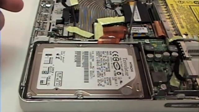 Powerbook 12" Repair - Hard Drive Removal смотреть онлайн