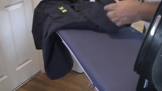 Folding your sleeves in the MCC uniform BDU Jacket смотреть онлайн