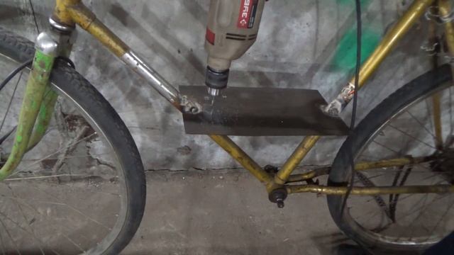 Установка мотора 200cc на старый велосипед. Разогнал велик с мотором до 75 км/ч. смотреть онлайн