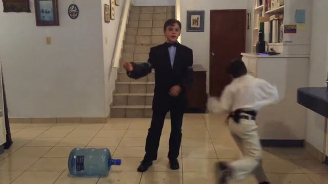 "Bongo Bingo" - Scared Stiff (Lip Sync) смотреть онлайн