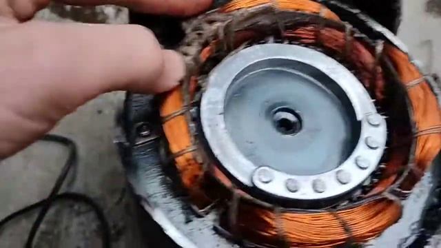 Своими руками - разбираю компрессор от холодильника. Как добыть медь. смотреть онлайн