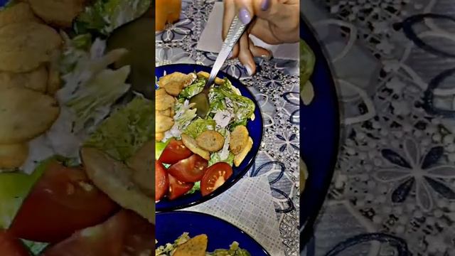 Популярный и вкусный салат Цезарь