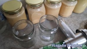 Заготавливаю молоко и сгущенку в прок . Готовлю в автоклаве на зиму .