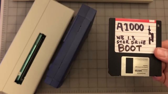 "AutoBoot" Workbench using a Zip drive with an Amiga 1000 смотреть онлайн