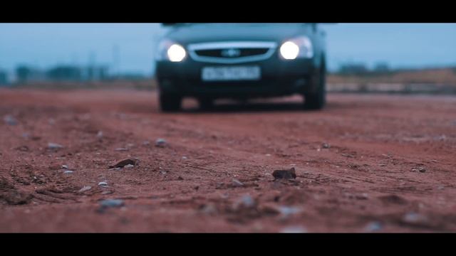 Девушка в зеленом плаще смотреть онлайн
