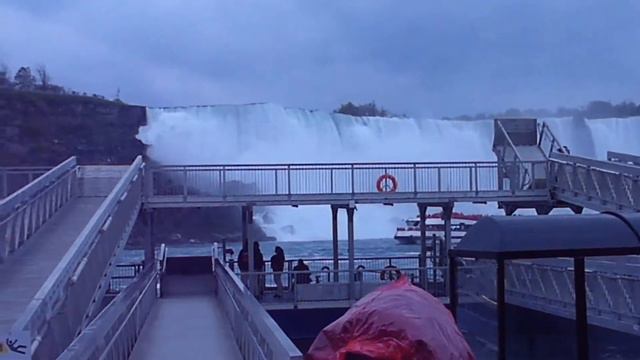 Канада! Ниагарский водопад! Готовимся к водной прогулке! смотреть онлайн