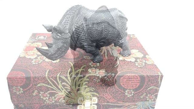 Mineral Premium Solid obsidian carving of Rhino on guard AR096 смотреть онлайн