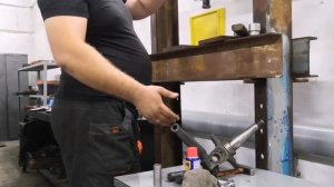 Гидравлический пресс за копейки своими руками, первые испытания.