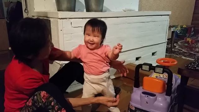 21.08.15 нелли сама стоит без поддержки смотреть онлайн