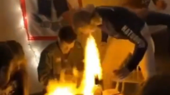 Жёсткое фаер-шоу.mp4 смотреть онлайн