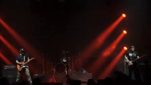 Кирпичи - Смерть на рейве смотреть онлайн