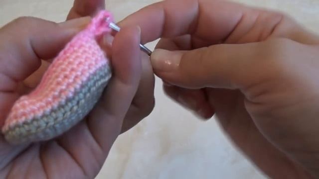 Вяжем туфельки для куклы: часть 2. (crochet shoes, мастер-класс) смотреть онлайн