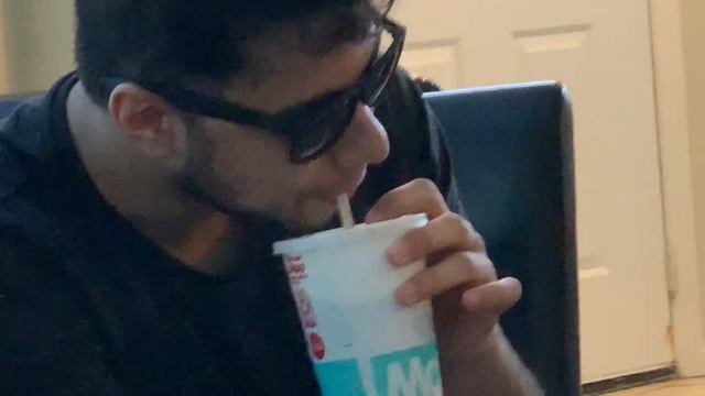 OpTic Gaming Chicken Nugget Challenge смотреть онлайн