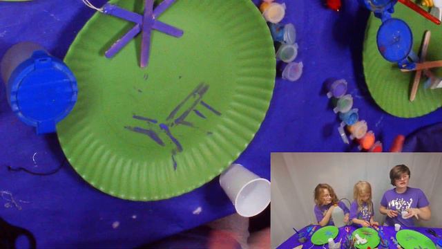 Snowflakes! - Craft-a-long with Motley Kids смотреть онлайн