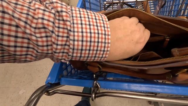 Thrift Stores Are FULL of Hidden Treasure! смотреть онлайн