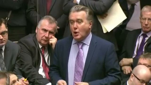 Syria vote: David Cameron repeatedly asked to apologise for 'terrorist sympathisers' remark смотреть онлайн