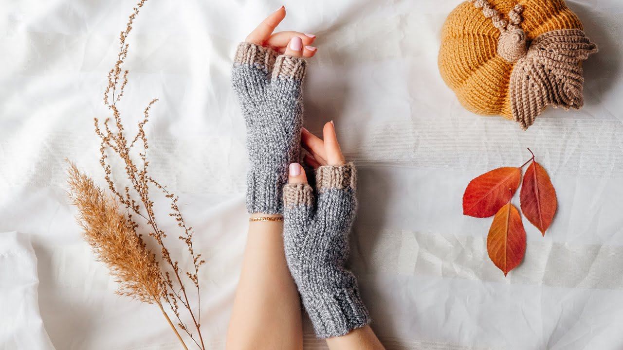 МК для начинающих l Митенки спицами с анатомическим пальцем смотреть онлайн