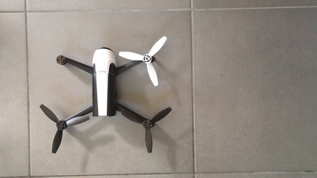 Comment monter les hélices d'un drone Parrot Bebop 2 (Tuto) смотреть онлайн