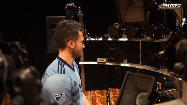 David Villa gets FIFA 18 Face Scan | BEHIND THE SCENES смотреть онлайн