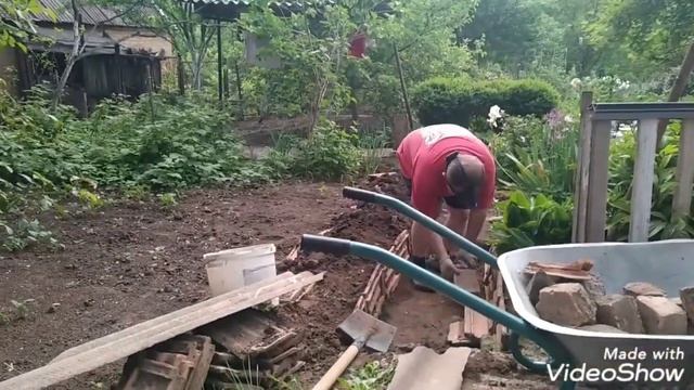 Новая дорожка. Используем щебень и строительный мусор. смотреть онлайн