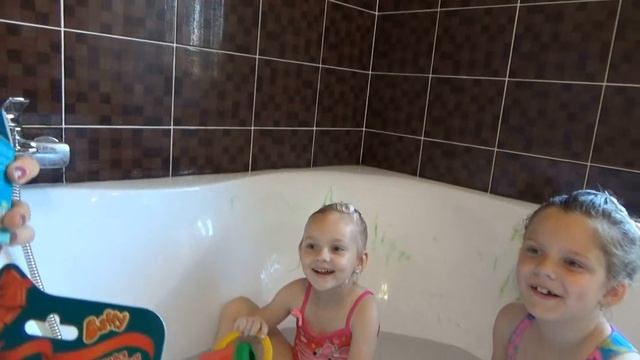 Играем в ванной с Baffy смотреть онлайн