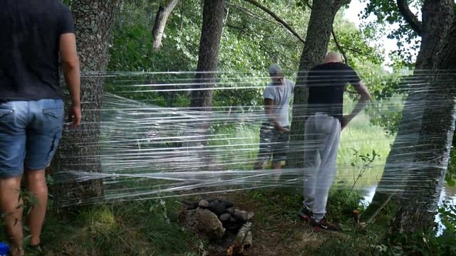 САМОДЕЛЬНАЯ БАНЯ ИЗ ПЛЕНКИ ВОЗЛЕ ОЗЕРА. ВСТРЕТИЛИ СТРАУСА В ЛЕСУ. смотреть онлайн