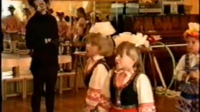 песня «Усміхаецца вясна» Парахневич И П смотреть онлайн