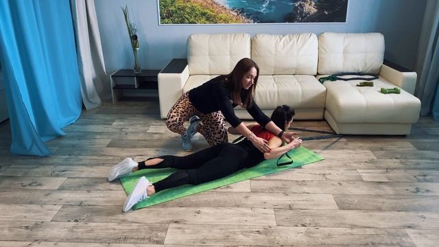 Тяга с эспандером лежа на полу смотреть онлайн